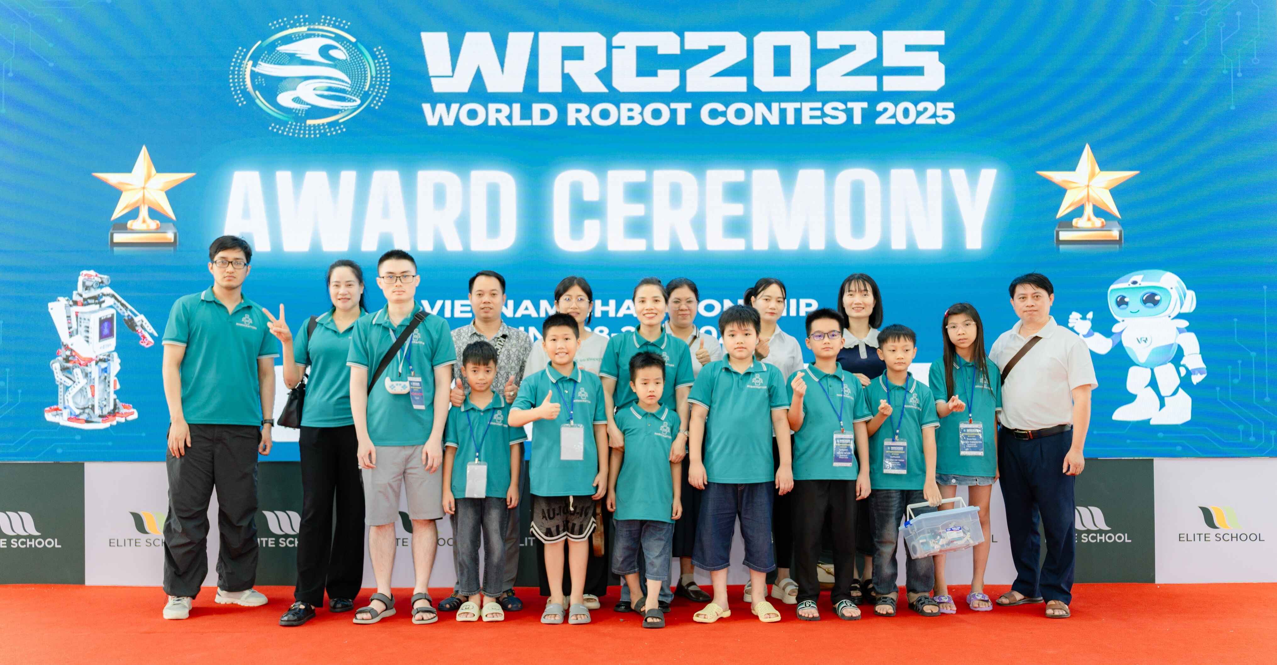 Học sinh trình bày dự án STEM công nghệ sáng tạo