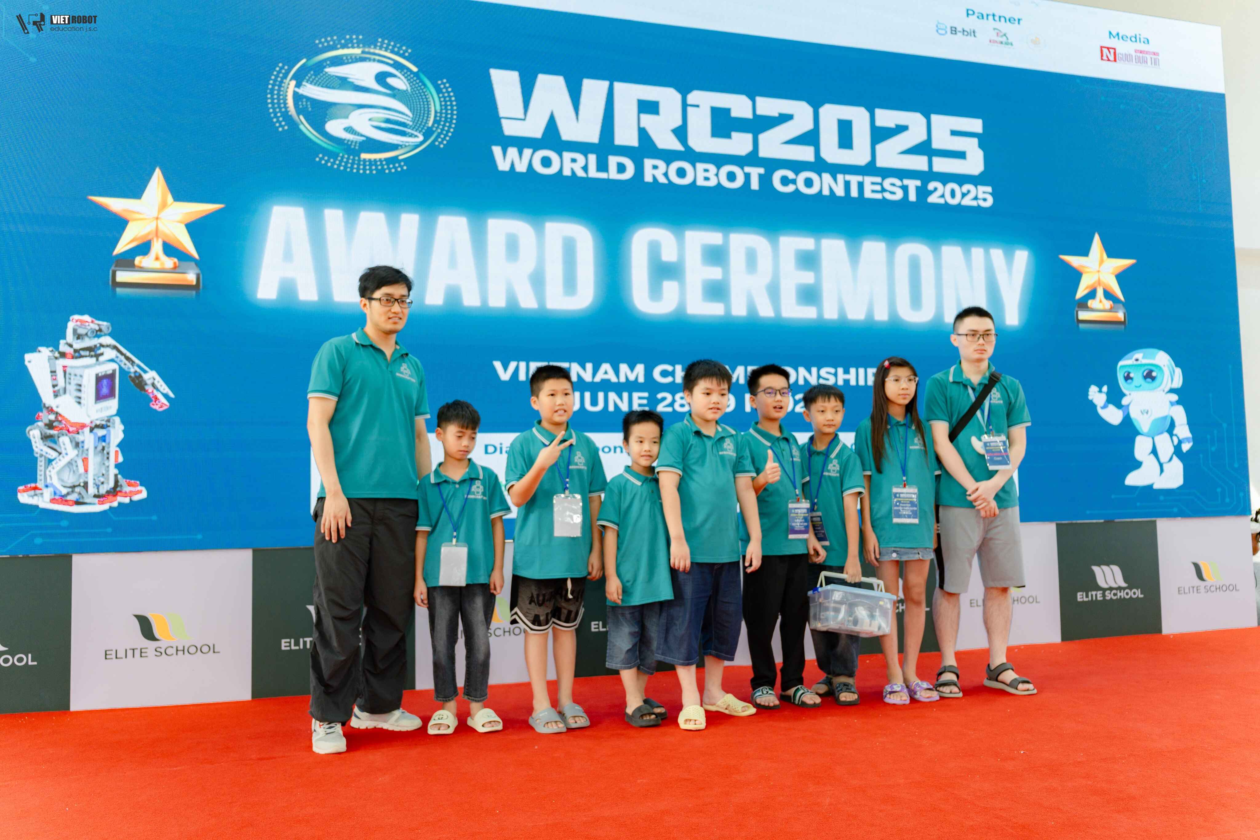 Đội tuyển Robotics RoboCrafters tham gia cuộc thi khoa học kỹ thuật